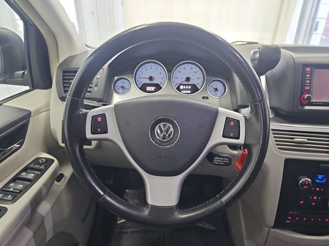 Used 2009 Volkswagen Routan SEL Premium FWD image 14