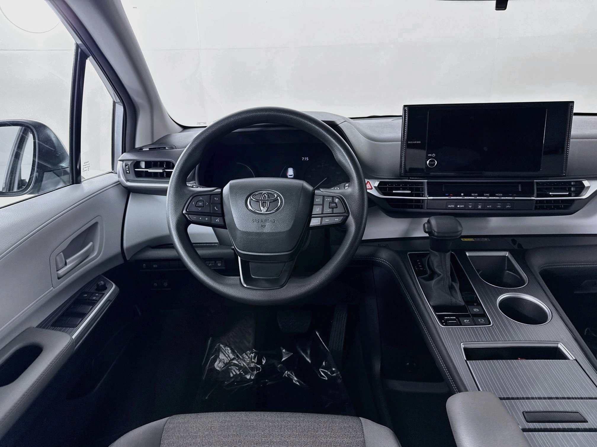 Certified 2025 Toyota Sienna LE FWD image 20