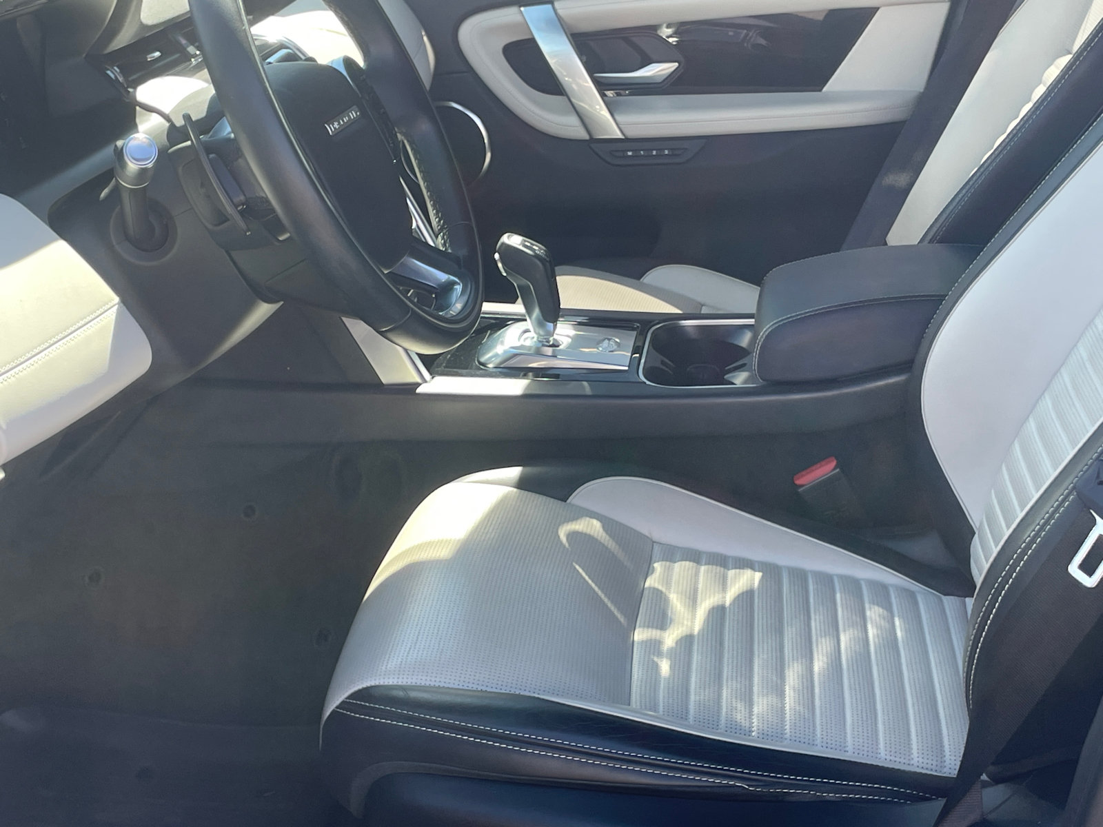 Used 2020 Land Rover Discovery Sport SE R-Dynamic AWD/4WD image 10