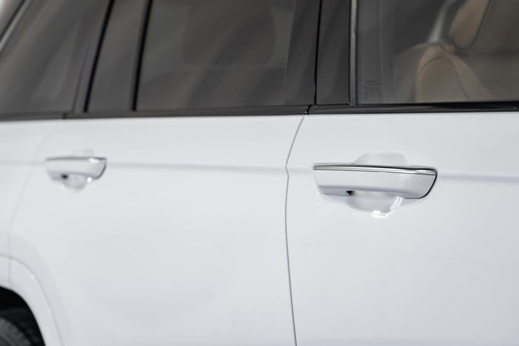 Certified 2024 Jeep Grand Cherokee Summit image 22