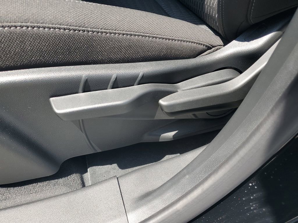 New 2026 Chevrolet Equinox LT w/ Safety and Technology Package FWD image 21