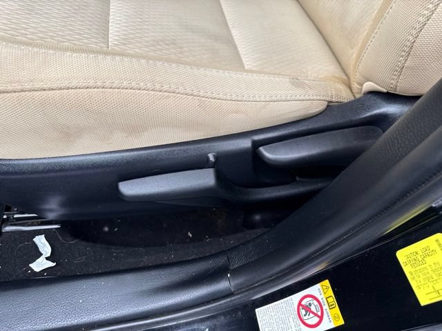 Used 2017 Toyota Corolla LE w/ Carpet Mat Package (TMS) FWD image 14