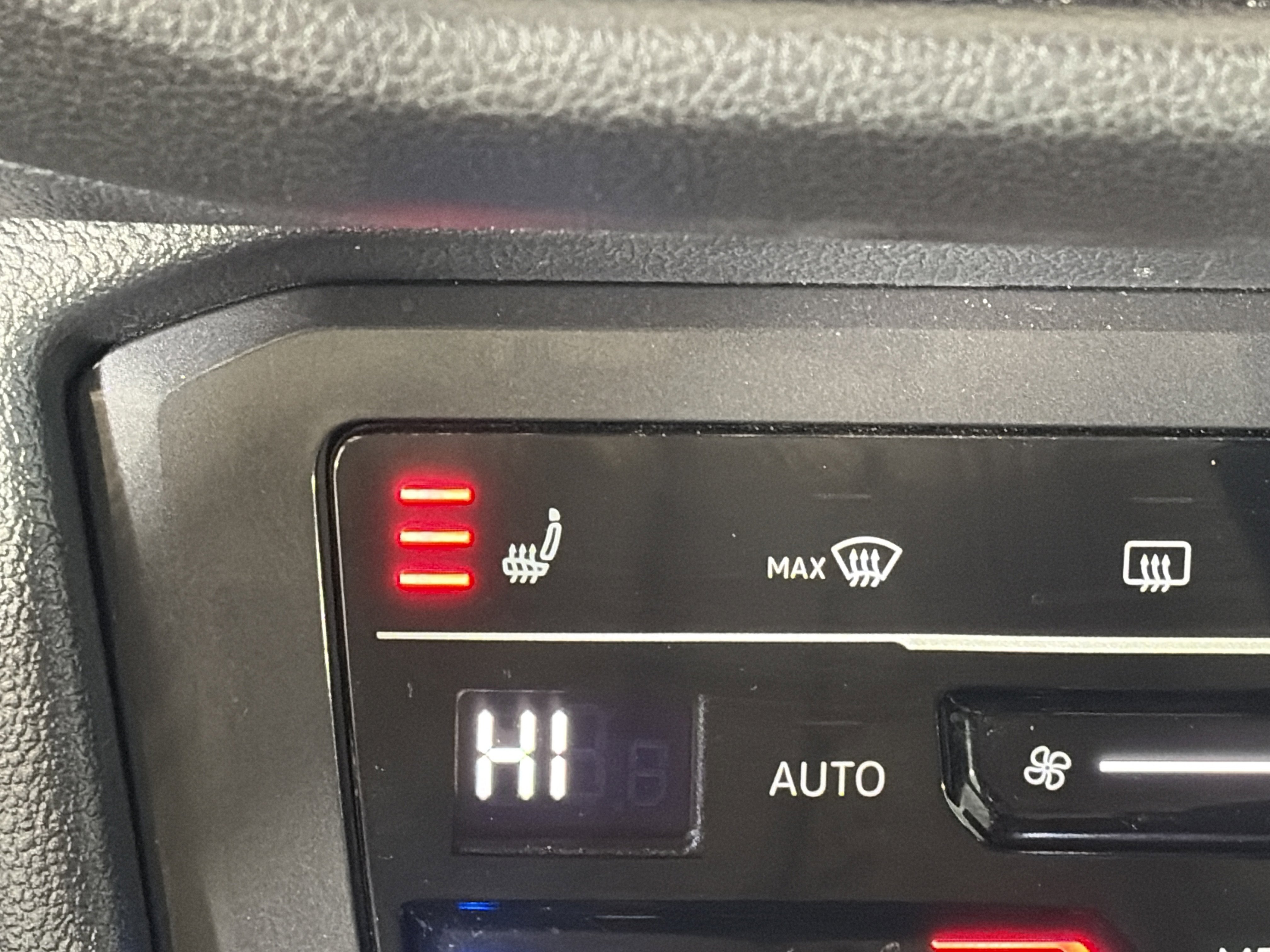 Used 2022 Volkswagen Tiguan SE R-Line image 23