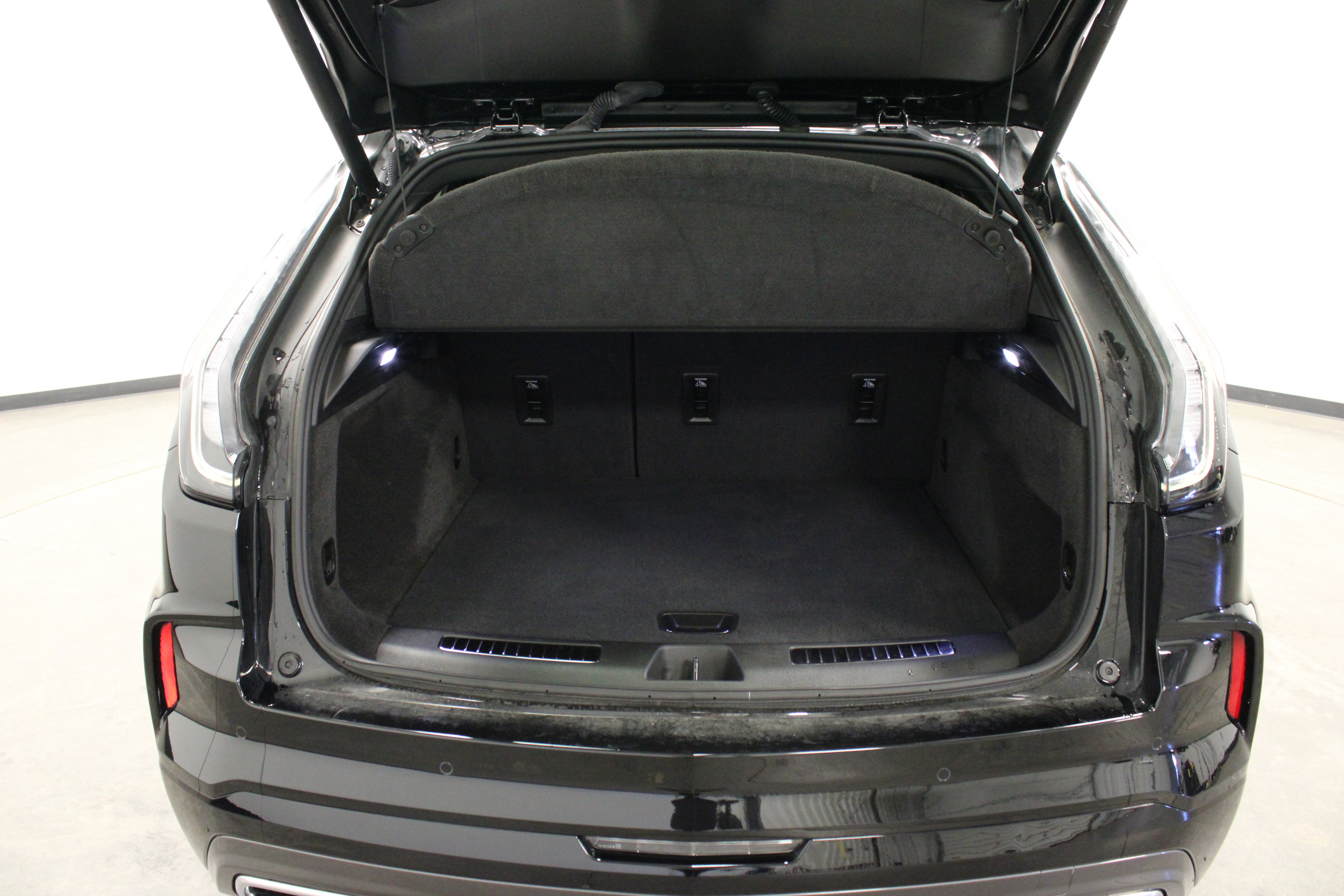 Used 2025 Cadillac XT4 Sport image 12