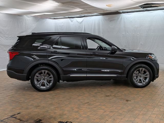 Used 2025 Ford Explorer Active w/ Active Comfort Package image 8