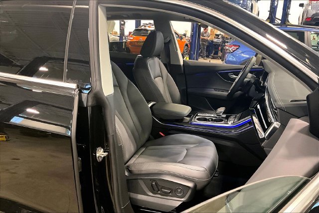 Used 2025 Audi Q8 Premium Plus AWD/4WD image 7