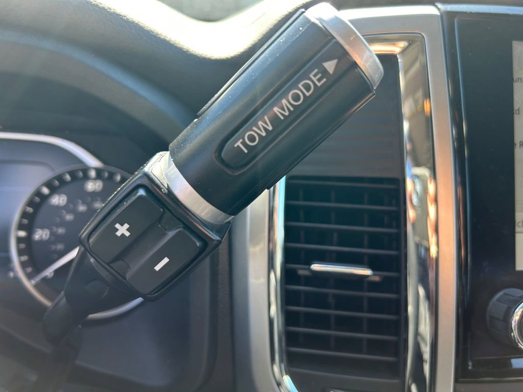 Used 2020 Nissan Titan SV w/ SV Convenience Package image 23