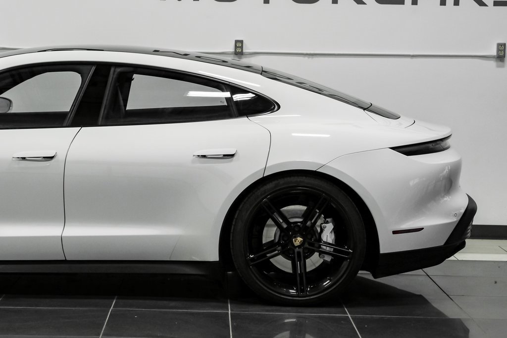Used 2022 Porsche Taycan image 19