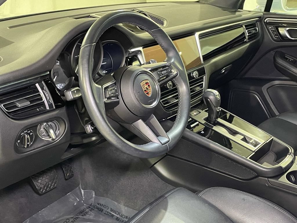 Certified 2024 Porsche Macan AWD/4WD image 4