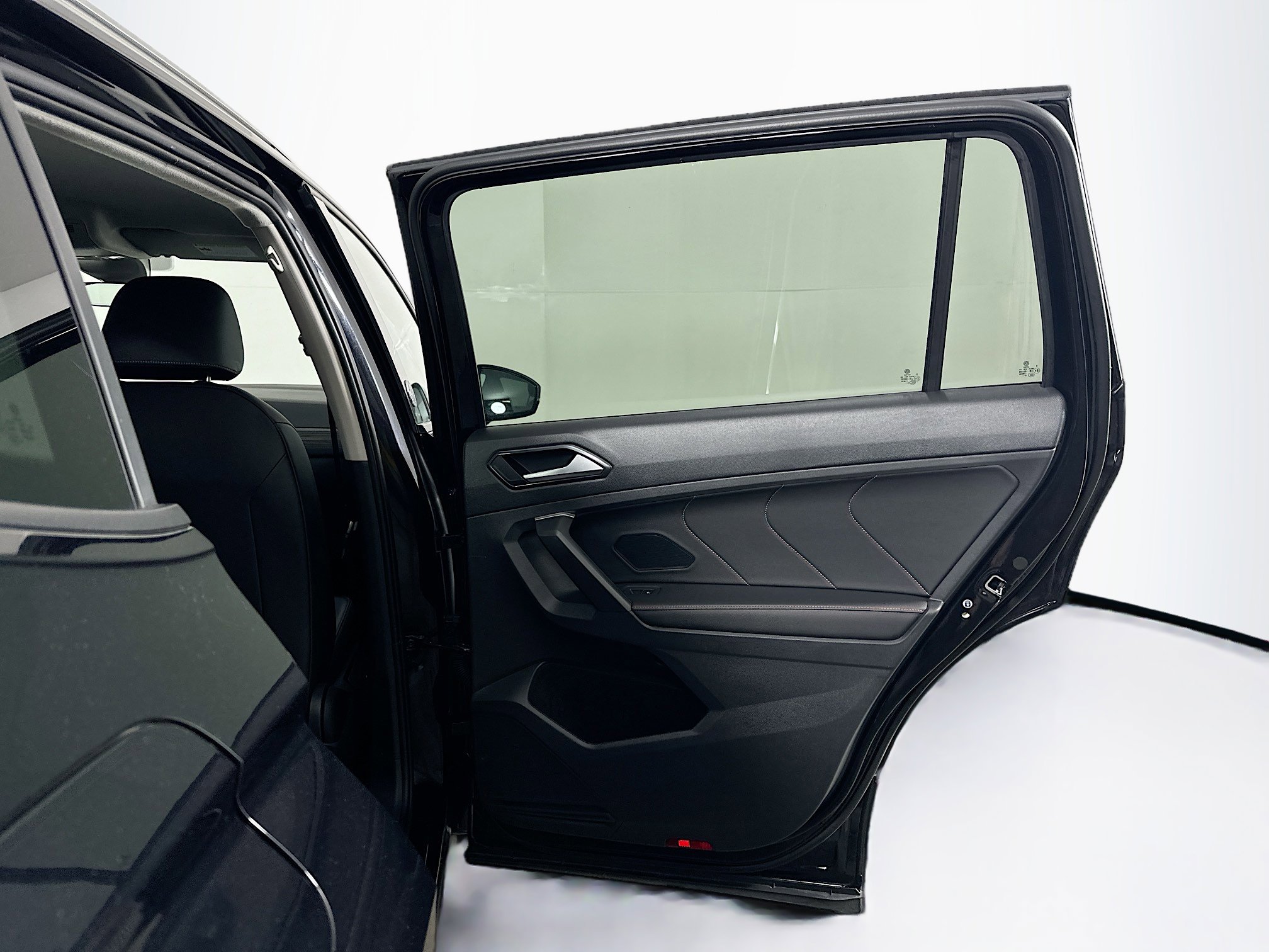 Used 2024 Volkswagen Tiguan Wolfsburg Edition image 30