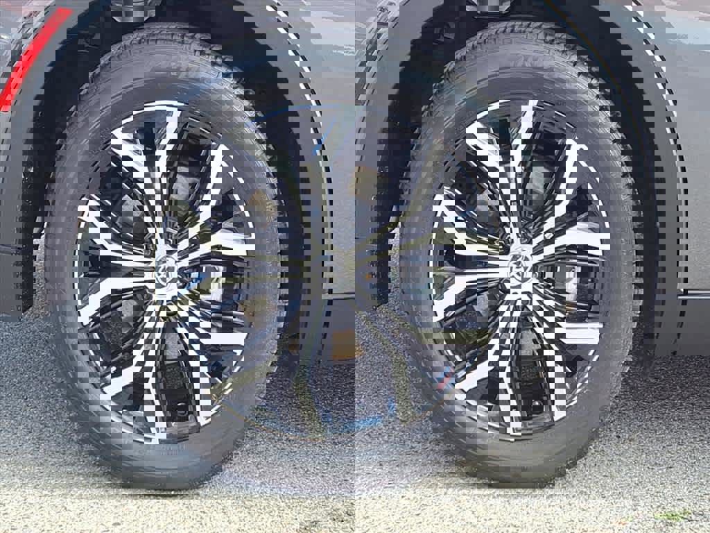 Used 2024 Toyota Crown XLE image 7