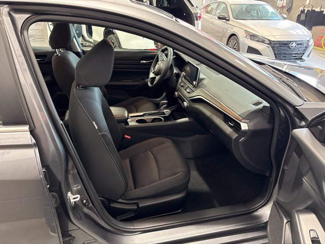 Used 2024 Nissan Altima 2.5 SV FWD image 17