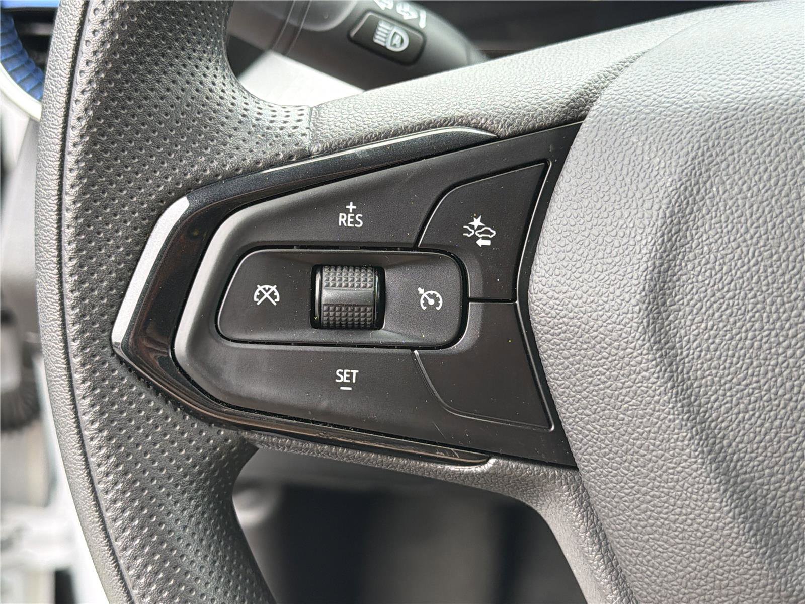 Used 2025 Chevrolet Trax LT image 24