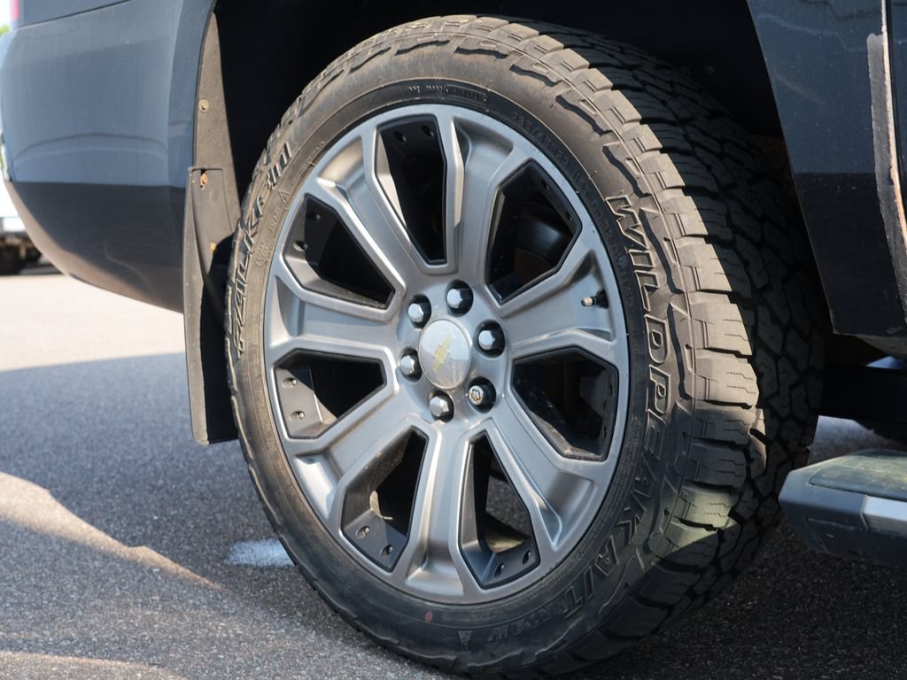 Used 2018 Chevrolet Suburban Premier AWD/4WD image 32