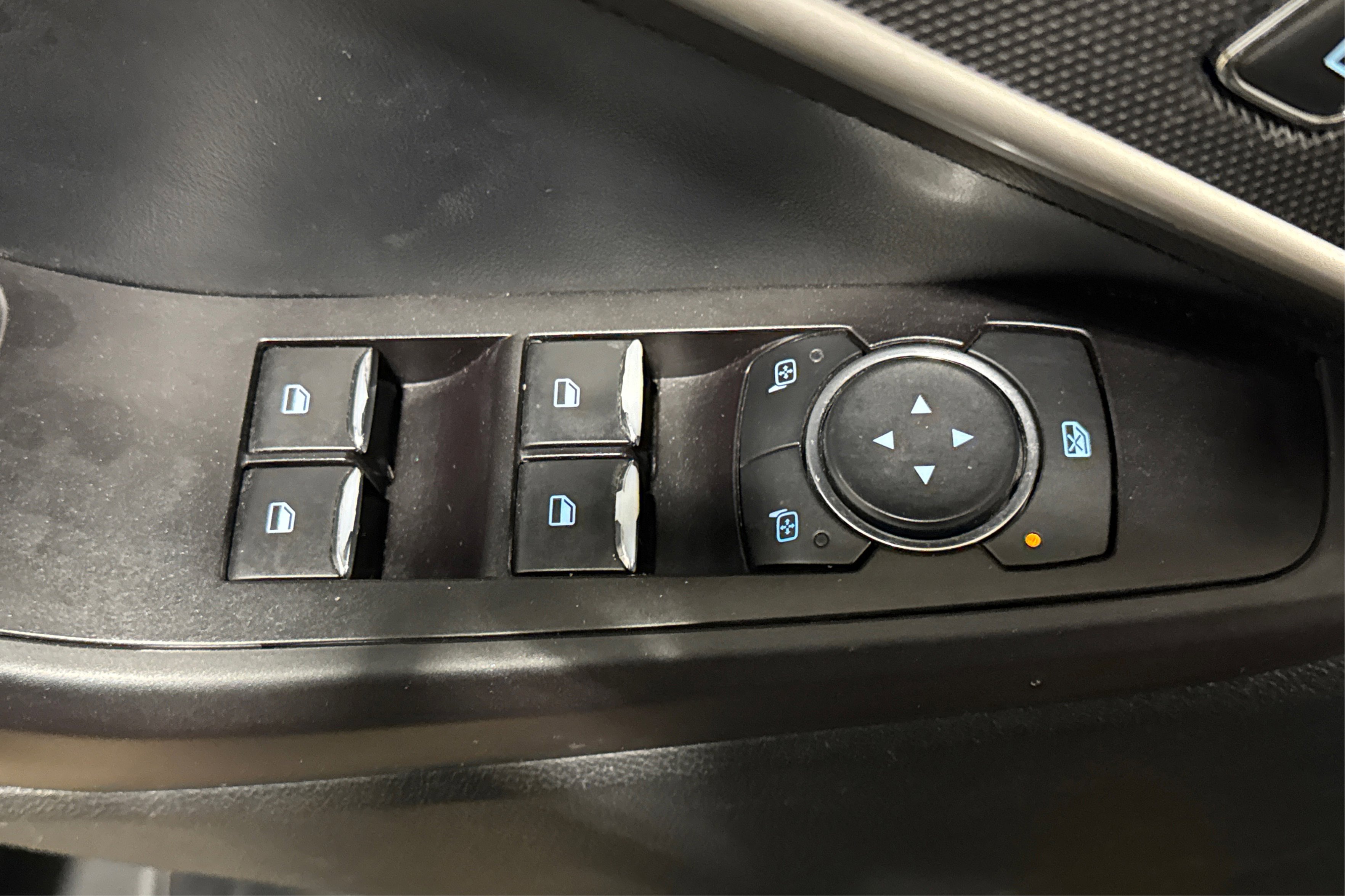 Used 2020 Ford Explorer XLT w/ Comfort Package AWD/4WD image 16