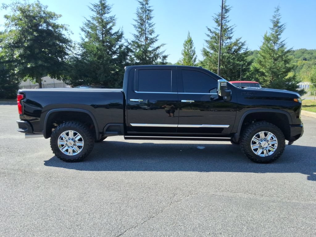 Used 2024 Chevrolet Silverado 3500 High Country w/ High Country Premium Package AWD/4WD image 4