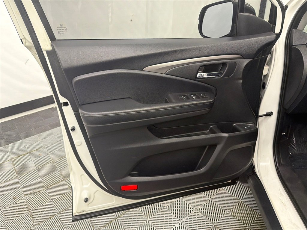 Used 2017 Honda Pilot EX-L image 11