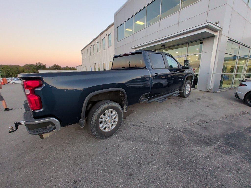 Used 2022 Chevrolet Silverado 2500 LT AWD/4WD image 2