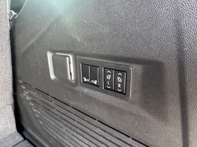 Used 2022 Chevrolet Tahoe RST w/ Luxury Package AWD/4WD image 33