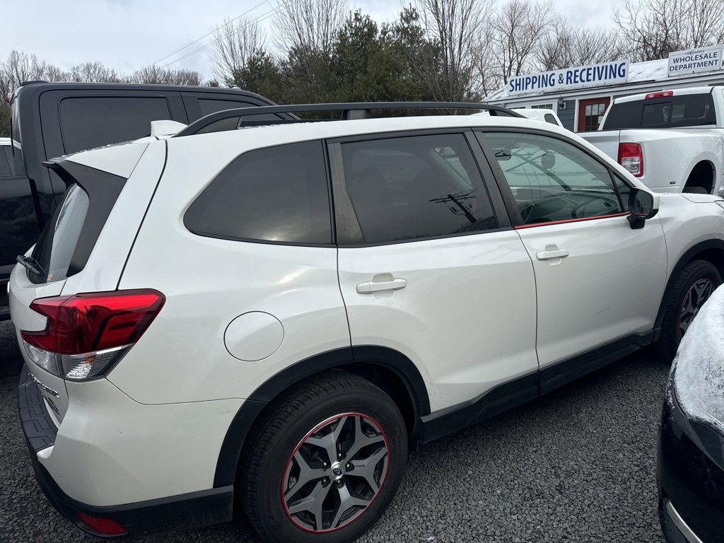 Used 2020 Subaru Forester Premium image 6