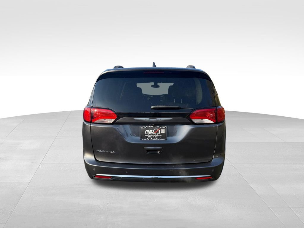 Used 2017 Chrysler Pacifica Touring-L image 5