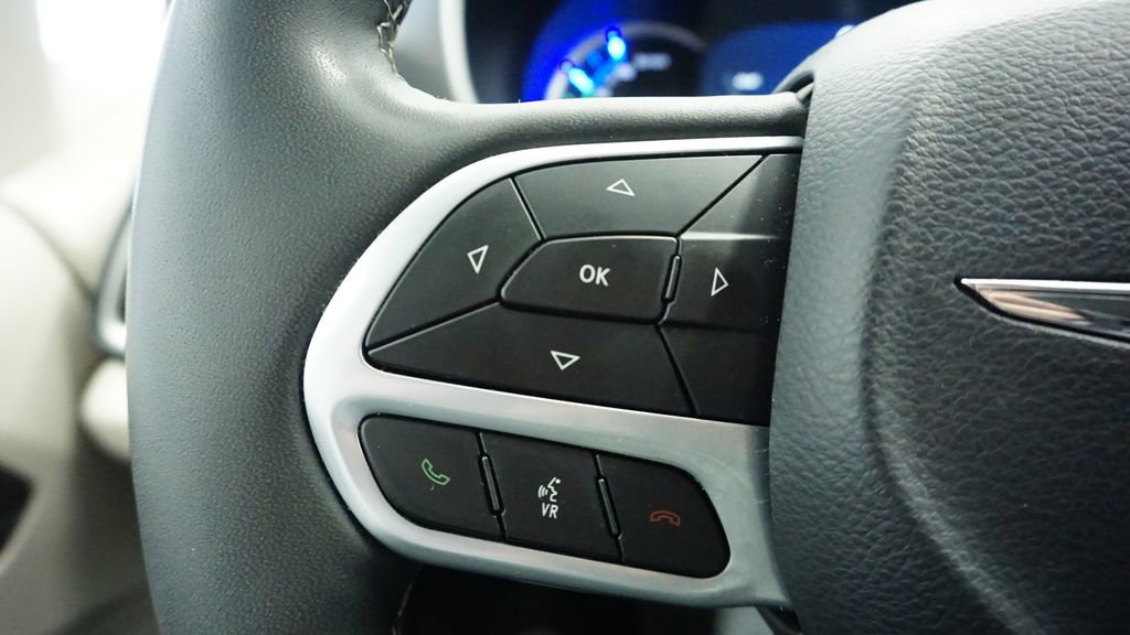 Used 2024 Chrysler Pacifica Limited FWD image 35