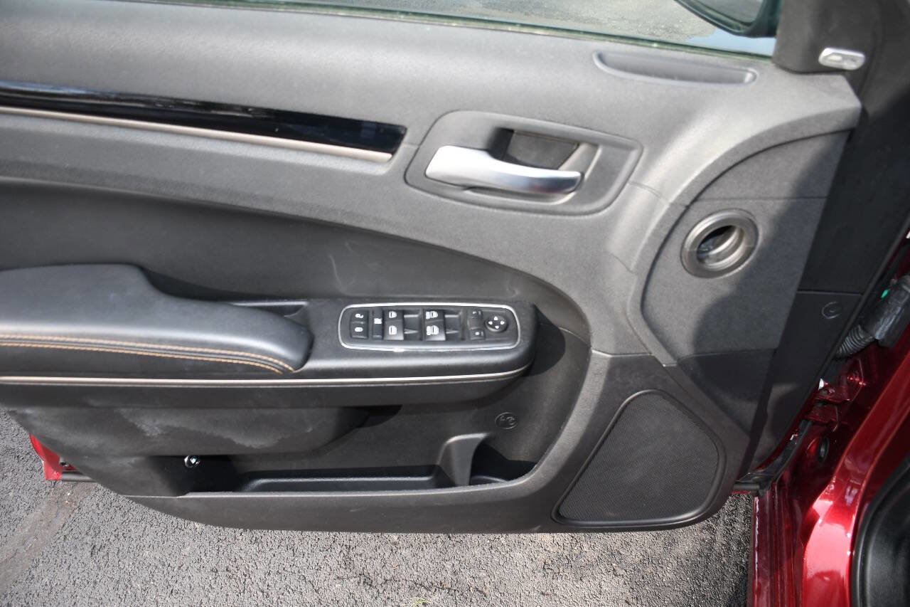 Used 2018 Chrysler 300 S w/ 300S Alloy Package image 15