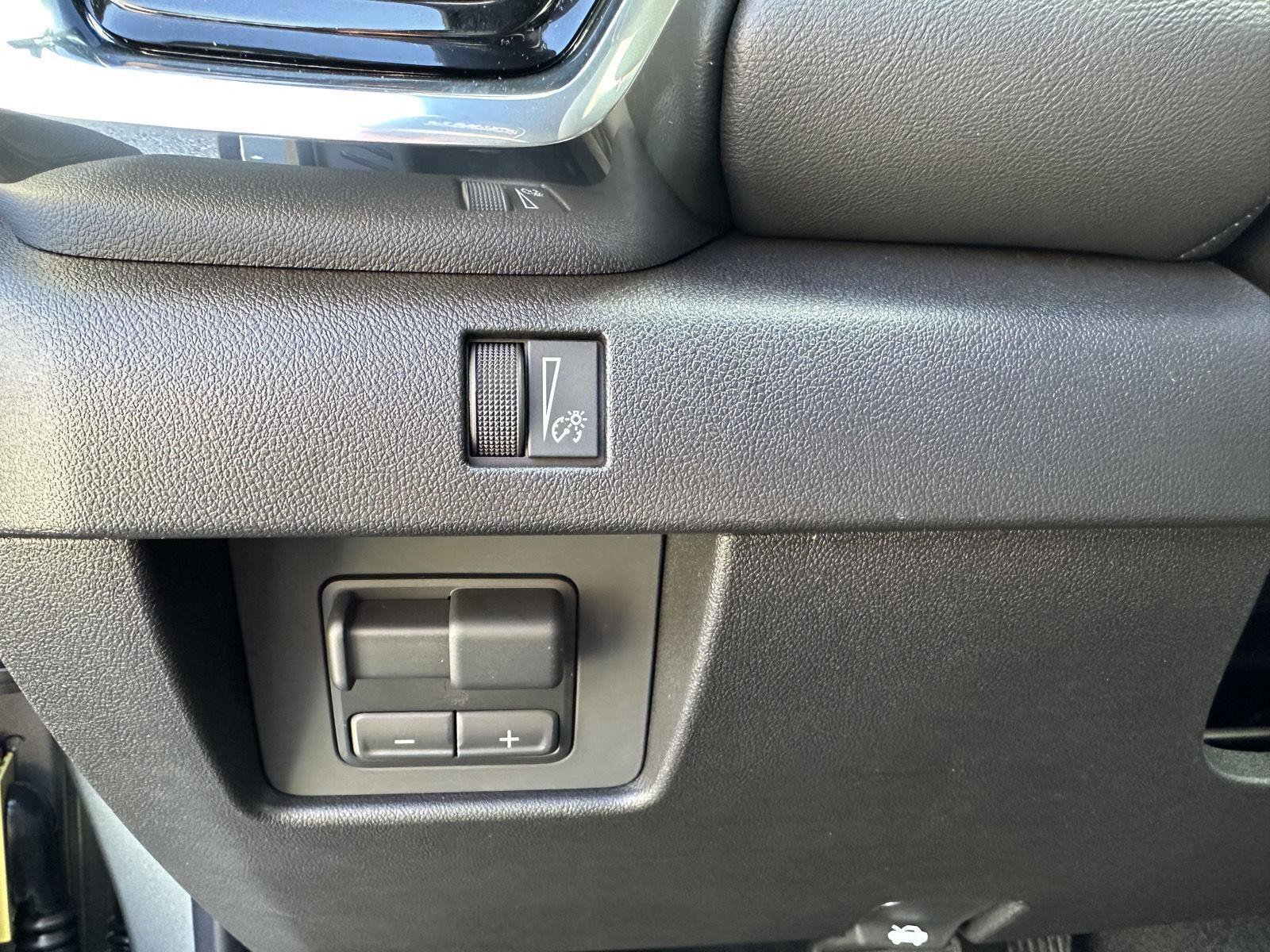 New 2026 GMC Canyon Elevation w/ Convenience Package image 15