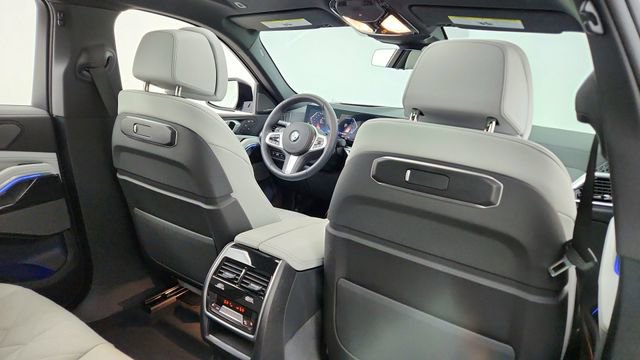 Used 2026 BMW X6 xDrive40i w/ Climate Comfort Package image 28