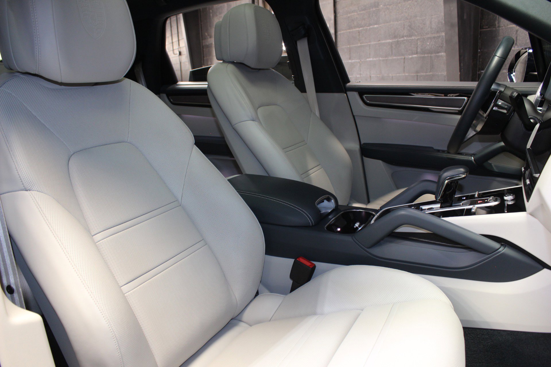 Used 2023 Porsche Cayenne Platinum Edition image 51