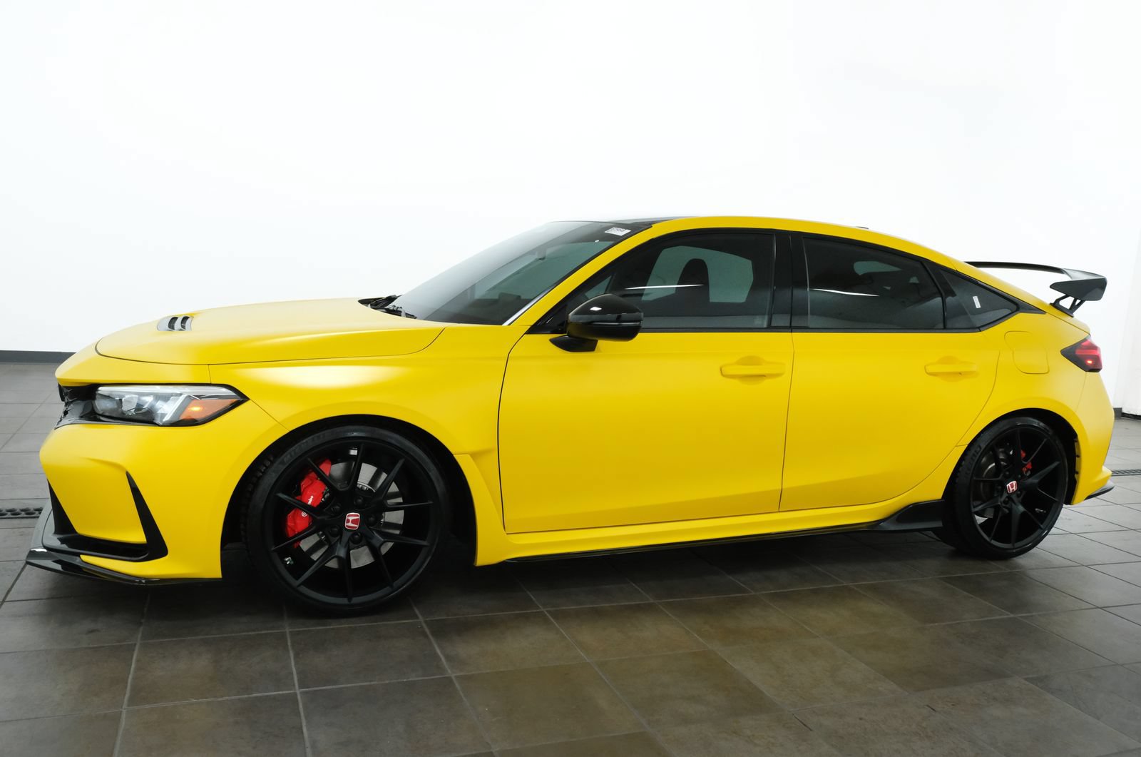 Used 2024 Honda Civic Type R image 3