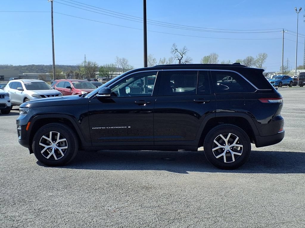 Used 2024 Jeep Grand Cherokee Limited RWD image 4
