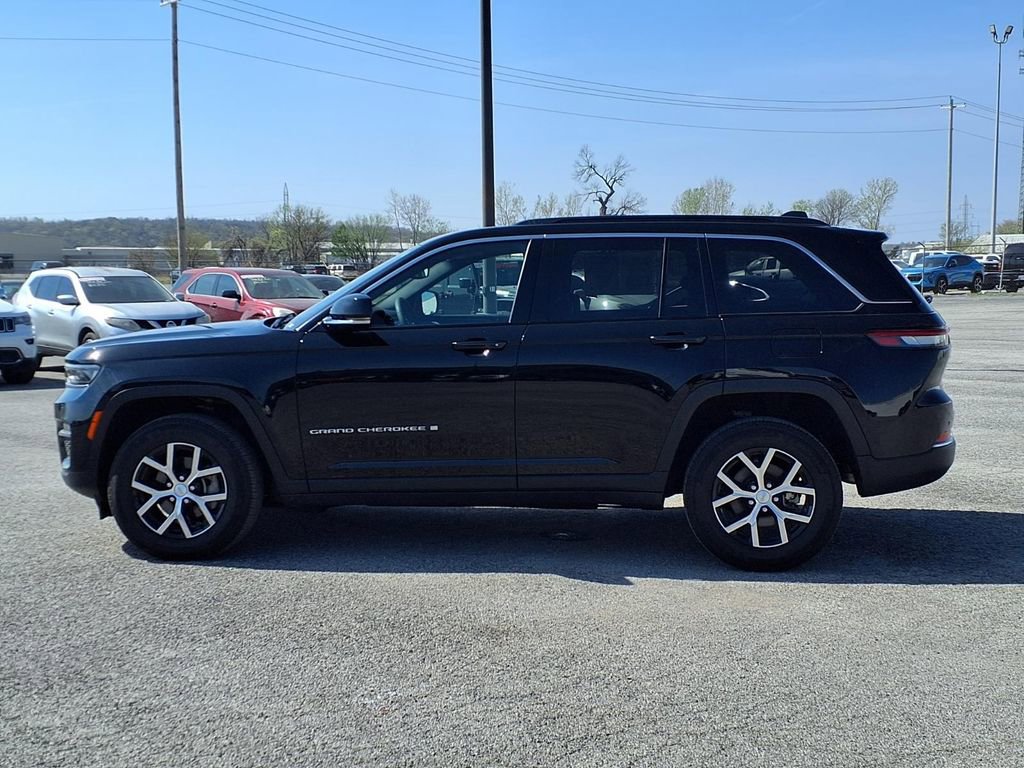 Used 2024 Jeep Grand Cherokee Limited RWD image 4