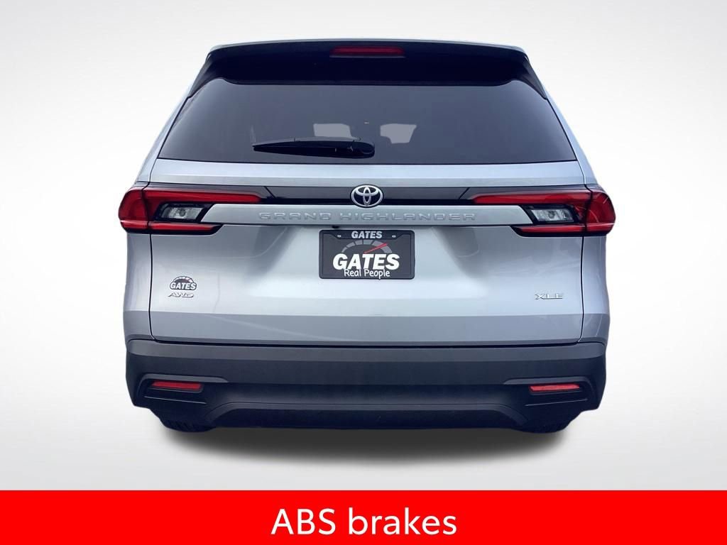 Used 2025 Toyota Grand Highlander AWD image 9
