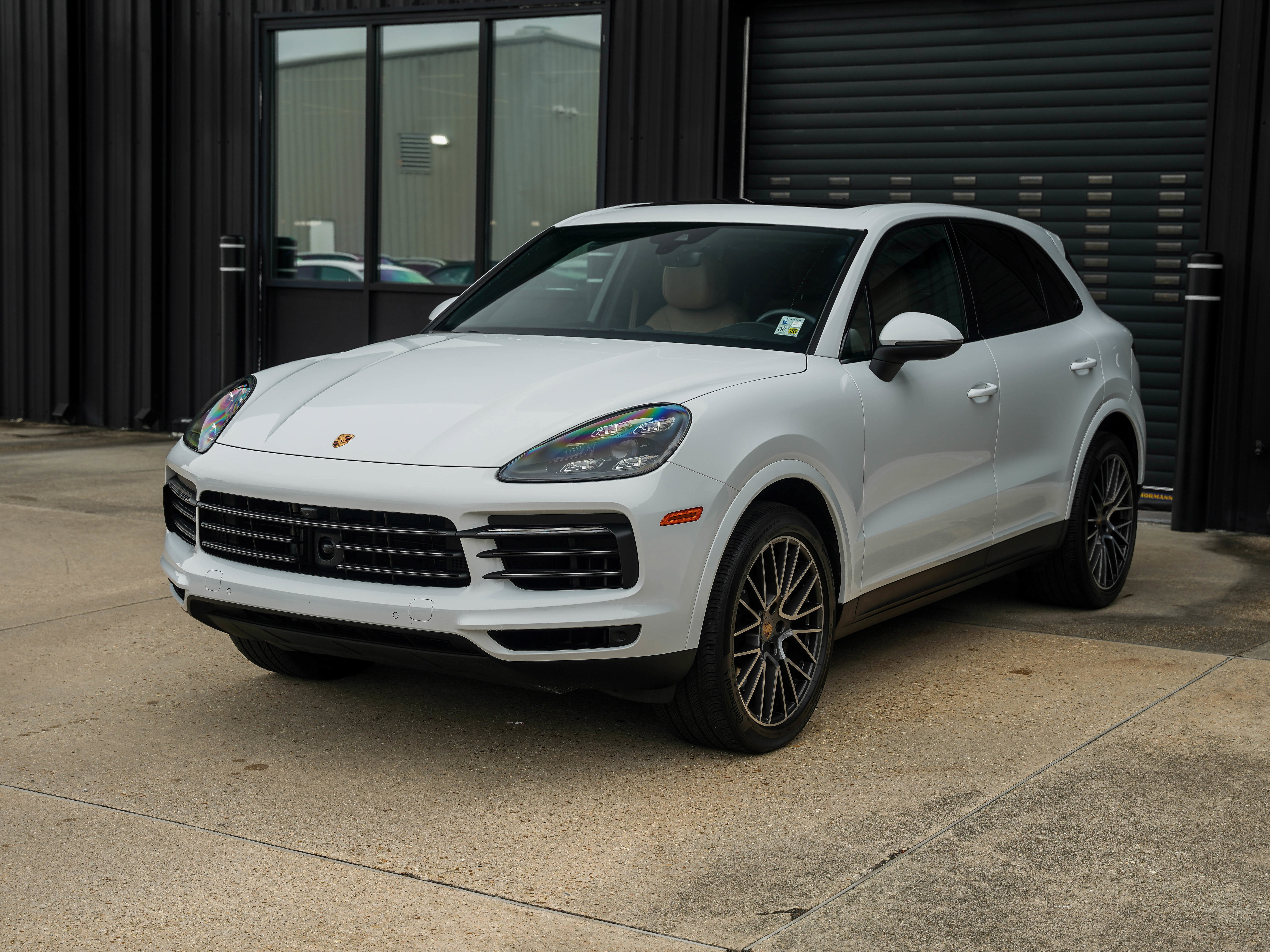 Certified 2022 Porsche Cayenne Platinum Edition image 8