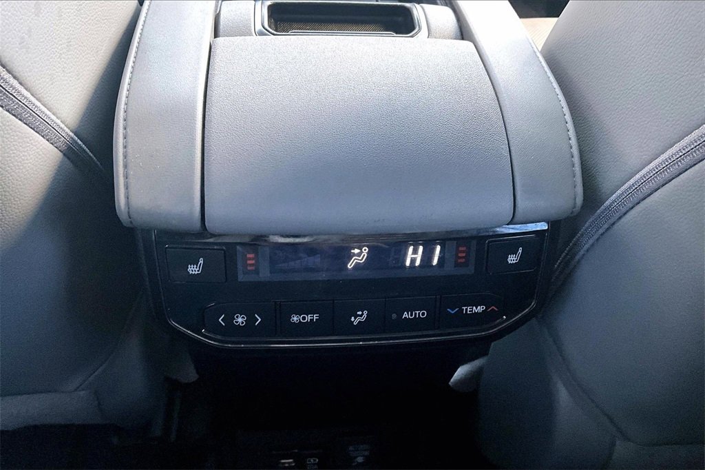 Certified 2021 Toyota Highlander Platinum image 11