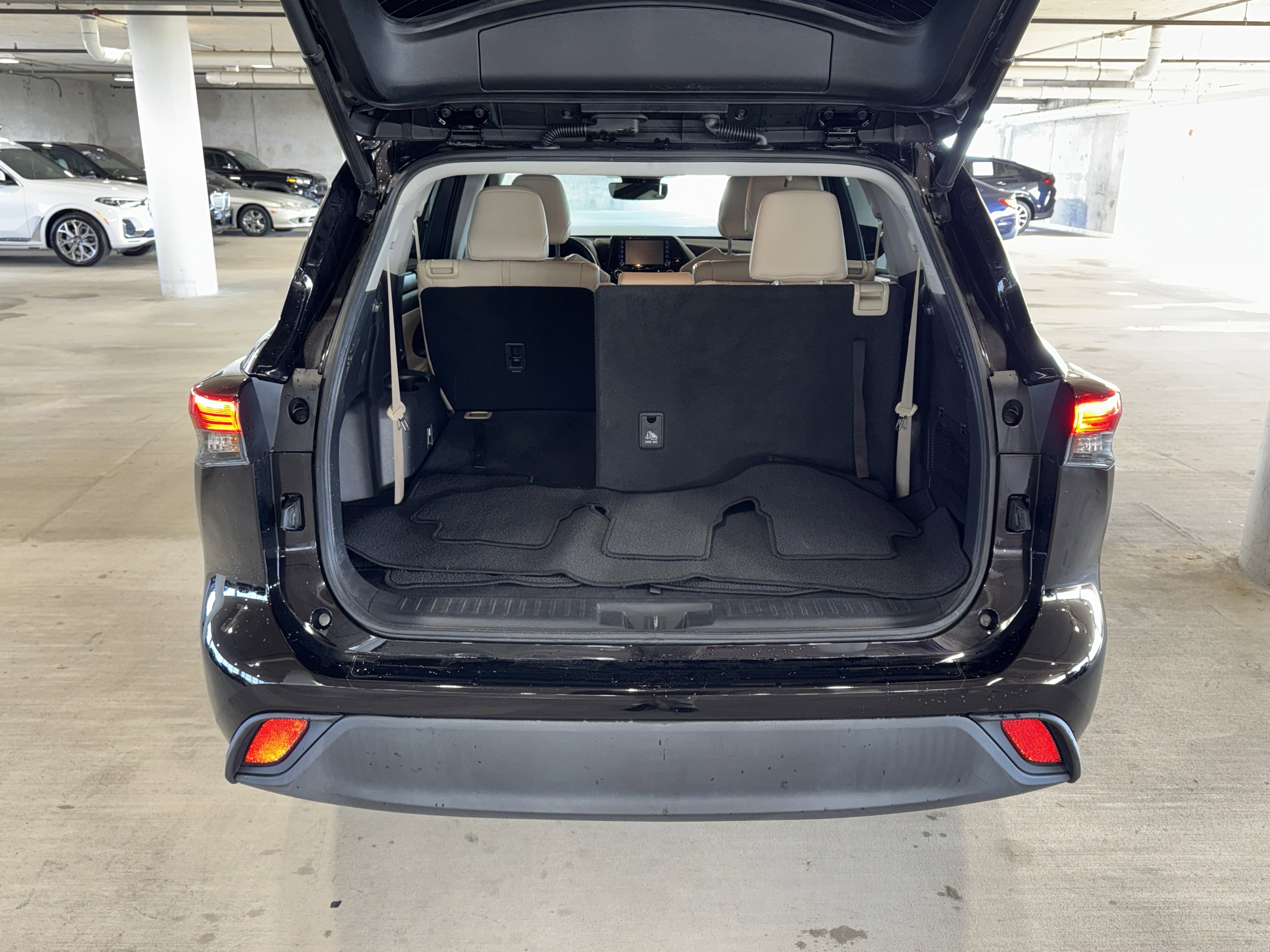 Used 2021 Toyota Highlander XLE image 14