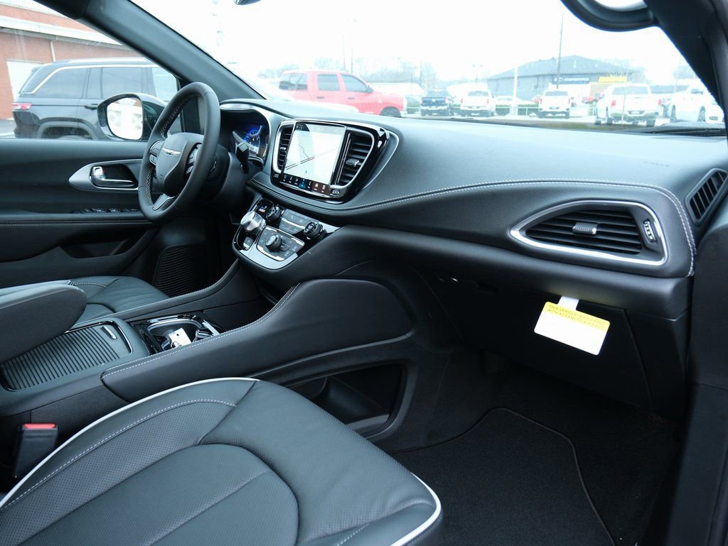 New 2026 Chrysler Pacifica Limited w/ S Appearance Package image 35