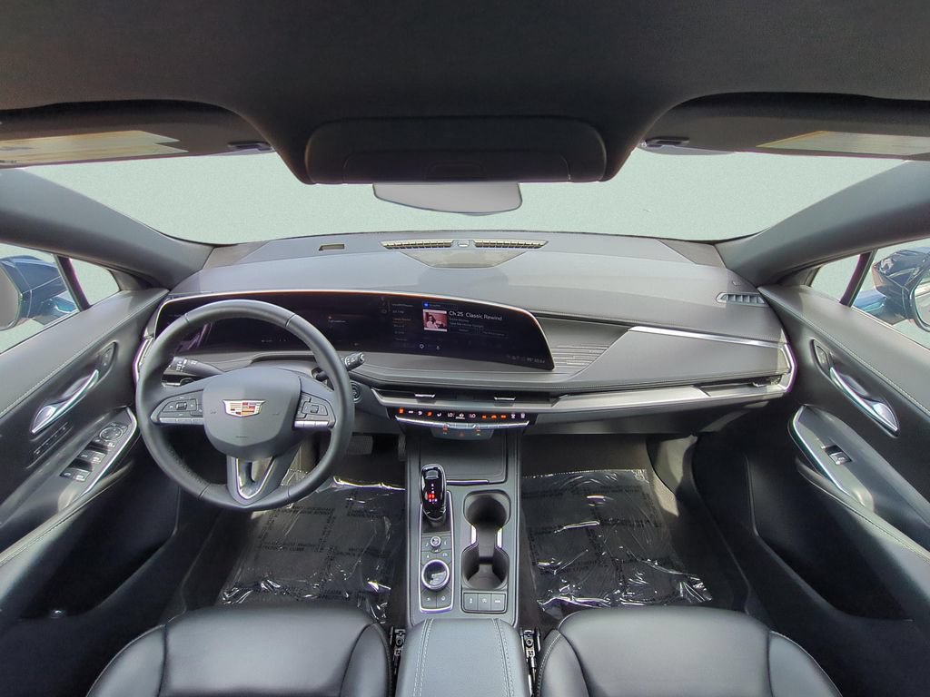 Used 2025 Cadillac XT4 Premium Luxury FWD image 11