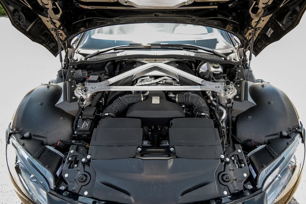 Used 2020 Aston Martin V8 Vantage Coupe RWD image 42