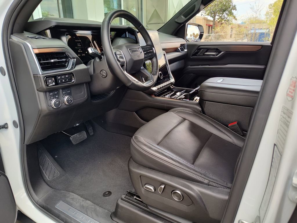 Used 2025 GMC Yukon Denali image 2