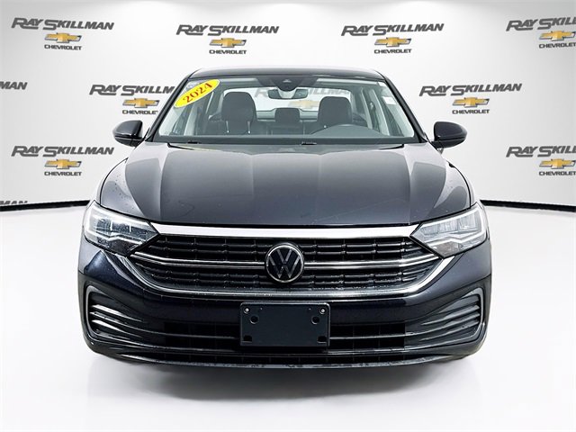 Used 2024 Volkswagen Jetta SE image 2
