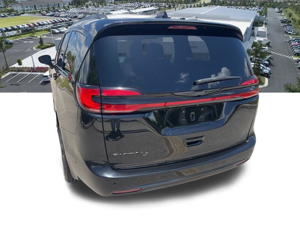 Used 2024 Chrysler Pacifica Touring-L w/ S Appearance Package FWD image 23