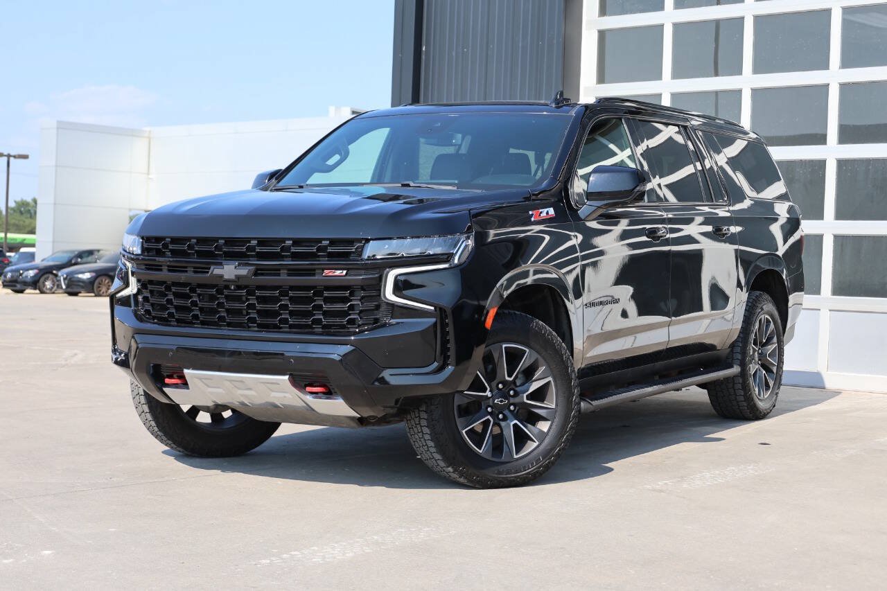 Used 2023 Chevrolet Suburban Z71 w/ Luxury Package AWD/4WD image 3