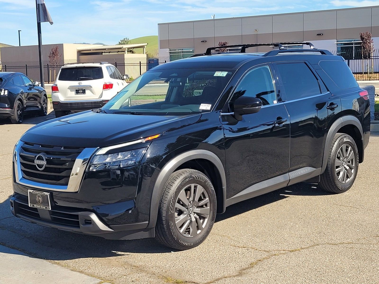 Used 2024 Nissan Pathfinder SV image 8