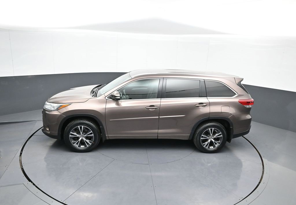 Certified 2018 Toyota Highlander LE image 41