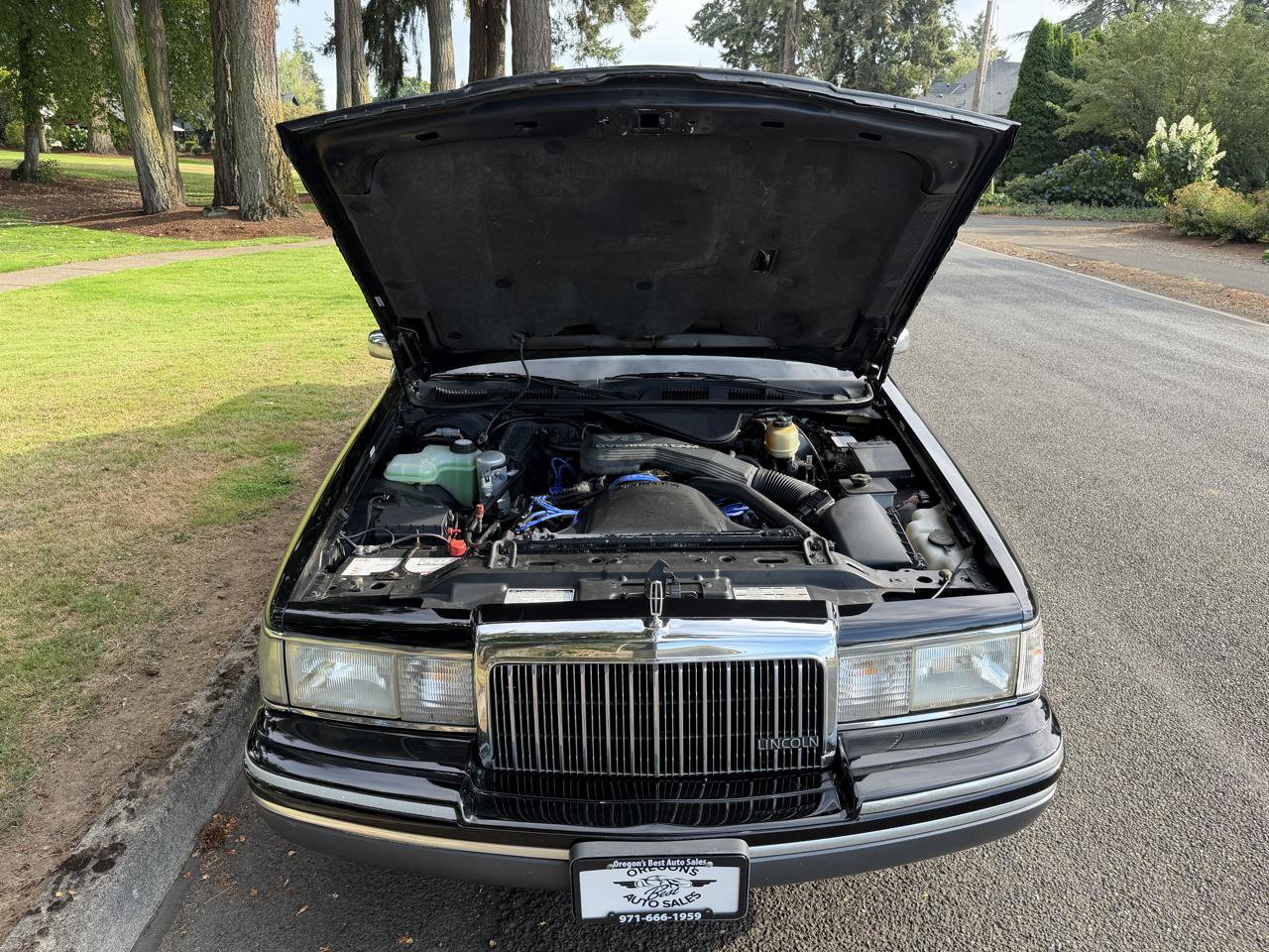 Used 1993 Lincoln Town Car Signature RWD image 17