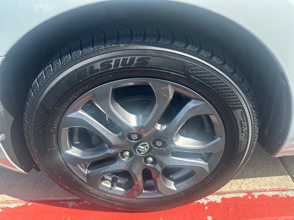 Used 2019 Toyota Yaris LE FWD image 22