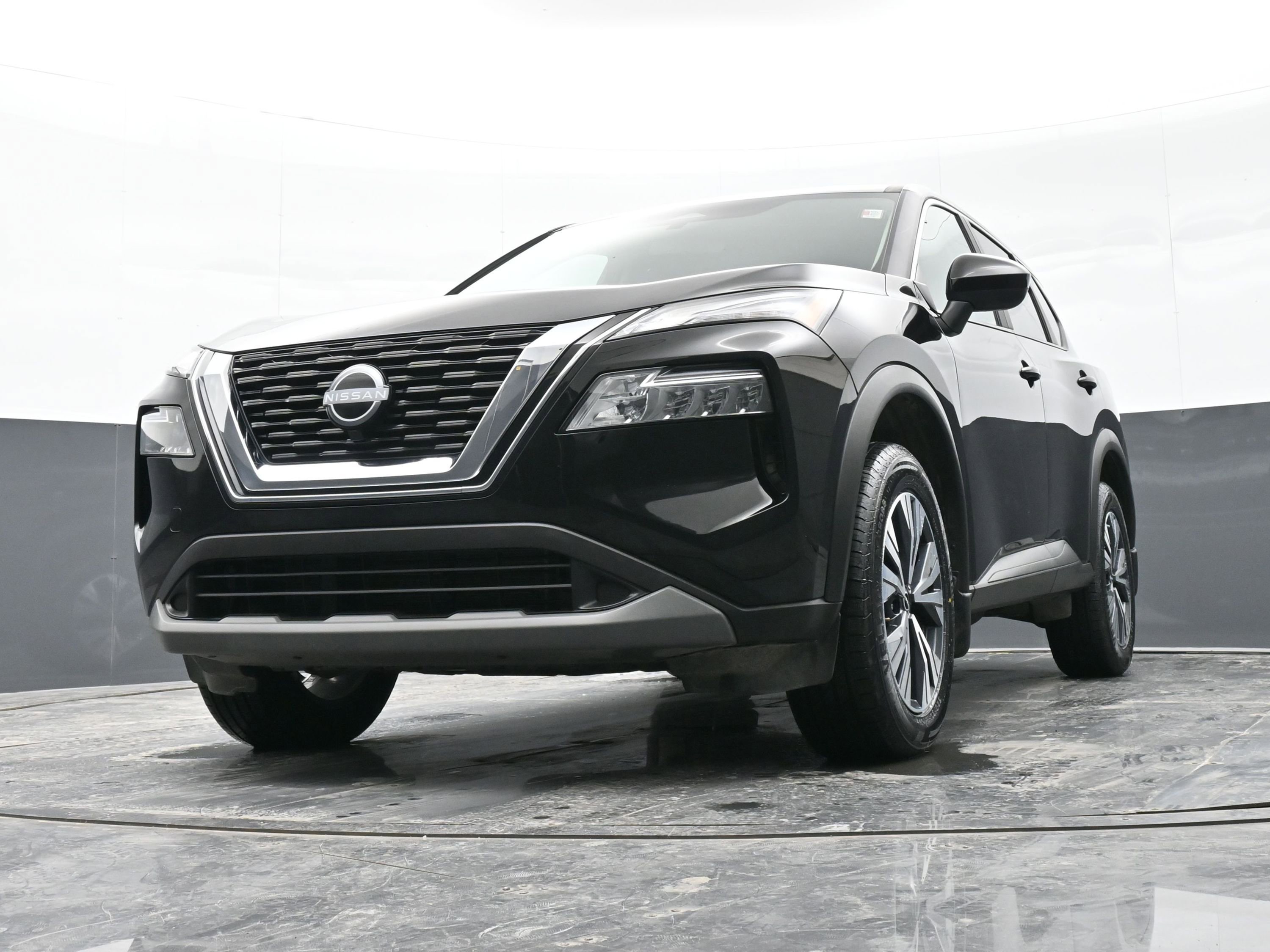 Used 2023 Nissan Rogue SV image 39