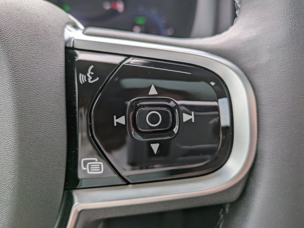 New 2025 Volvo XC60 T8 Plus w/ Protection Package Premier AWD/4WD image 24
